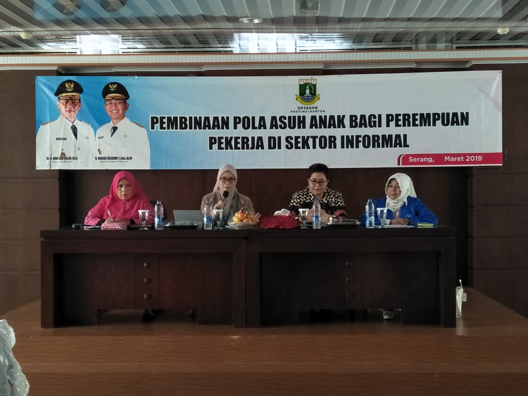 Kegiatan pembinaan pola asuh anak bagi perempuan pekerja di sektor informal