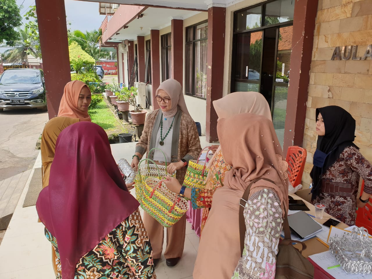 Pemanfaatan Limbah oleh Ibu-ibu di Desa Banten Kecamatan Kasemen Kota Serang