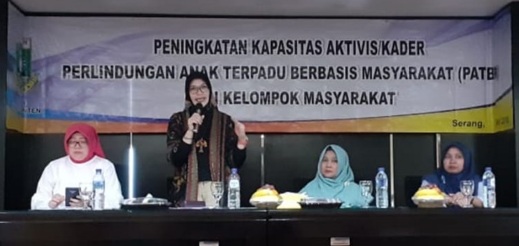 Memberikan sambutan pada acara Peningkatan Kapasitas Aktivis/Kader Perlindungan Anak Terpadu Berbasis Masyarakat (PATBM)